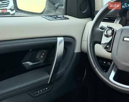 Белый Ленд Ровер Discovery Sport, объемом двигателя 2 л и пробегом 78 тыс. км за 27000 $, фото 34 на Automoto.ua