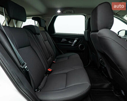 Белый Ленд Ровер Discovery Sport, объемом двигателя 2 л и пробегом 24 тыс. км за 33414 $, фото 20 на Automoto.ua