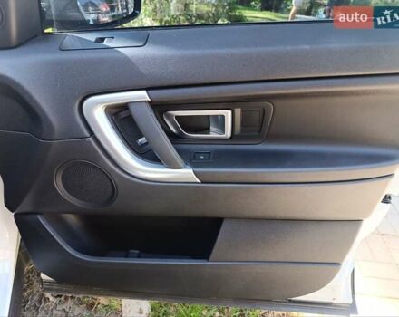 Білий Ленд Ровер Discovery Sport, об'ємом двигуна 2 л та пробігом 117 тис. км за 27900 $, фото 6 на Automoto.ua