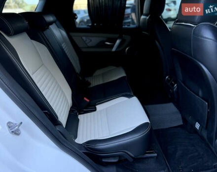 Білий Ленд Ровер Discovery Sport, об'ємом двигуна 2 л та пробігом 58 тис. км за 32900 $, фото 26 на Automoto.ua
