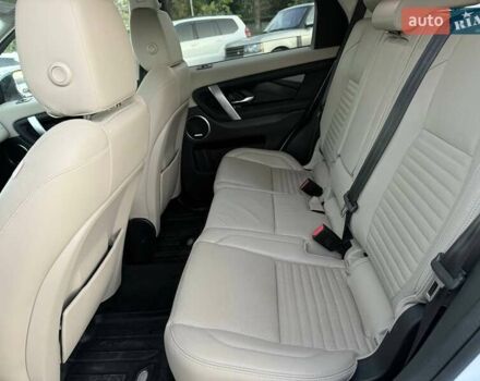 Белый Ленд Ровер Discovery Sport, объемом двигателя 2 л и пробегом 78 тыс. км за 27000 $, фото 26 на Automoto.ua