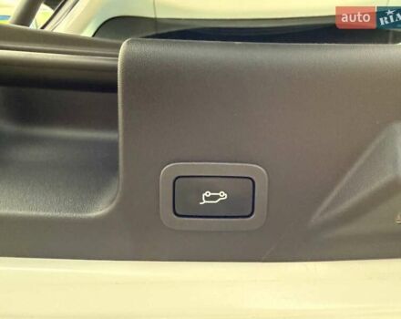 Белый Ленд Ровер Discovery Sport, объемом двигателя 2 л и пробегом 128 тыс. км за 24990 $, фото 10 на Automoto.ua