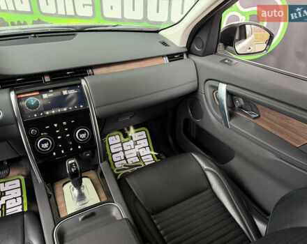 Белый Ленд Ровер Discovery Sport, объемом двигателя 2 л и пробегом 64 тыс. км за 31500 $, фото 41 на Automoto.ua