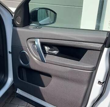 Белый Ленд Ровер Discovery Sport, объемом двигателя 2 л и пробегом 131 тыс. км за 27999 $, фото 54 на Automoto.ua