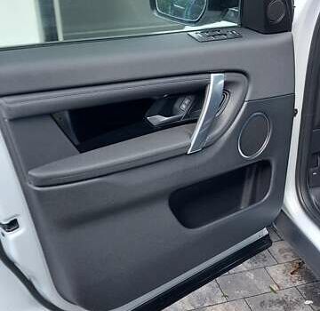 Белый Ленд Ровер Discovery Sport, объемом двигателя 2 л и пробегом 131 тыс. км за 27999 $, фото 39 на Automoto.ua