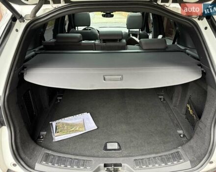 Белый Ленд Ровер Discovery Sport, объемом двигателя 2 л и пробегом 49 тыс. км за 42000 $, фото 6 на Automoto.ua
