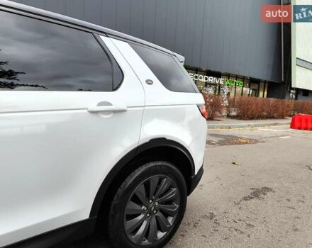 Белый Ленд Ровер Discovery Sport, объемом двигателя 2 л и пробегом 72 тыс. км за 22990 $, фото 7 на Automoto.ua