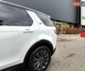 Белый Ленд Ровер Discovery Sport, объемом двигателя 2 л и пробегом 72 тыс. км за 22990 $, фото 7 на Automoto.ua