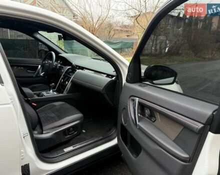 Белый Ленд Ровер Discovery Sport, объемом двигателя 2 л и пробегом 49 тыс. км за 42000 $, фото 12 на Automoto.ua