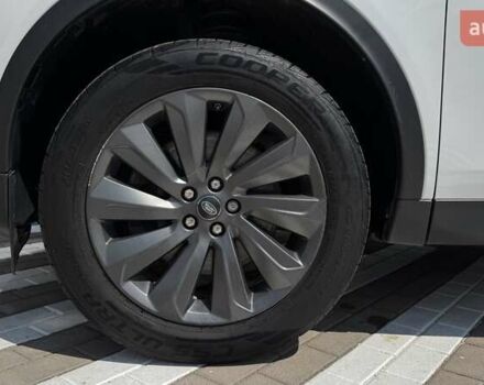 Білий Ленд Ровер Discovery Sport, об'ємом двигуна 2 л та пробігом 70 тис. км за 25000 $, фото 10 на Automoto.ua