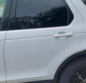 Белый Ленд Ровер Discovery Sport, объемом двигателя 2 л и пробегом 131 тыс. км за 27999 $, фото 15 на Automoto.ua