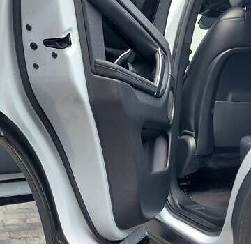 Белый Ленд Ровер Discovery Sport, объемом двигателя 2 л и пробегом 131 тыс. км за 27999 $, фото 47 на Automoto.ua