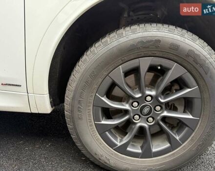 Белый Ленд Ровер Discovery Sport, объемом двигателя 2 л и пробегом 49 тыс. км за 42000 $, фото 5 на Automoto.ua