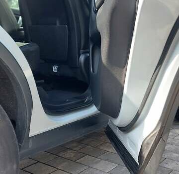 Белый Ленд Ровер Discovery Sport, объемом двигателя 2 л и пробегом 131 тыс. км за 27999 $, фото 59 на Automoto.ua