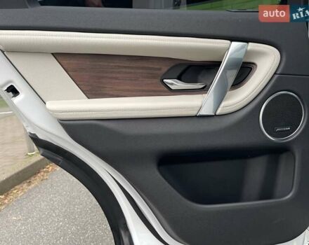 Белый Ленд Ровер Discovery Sport, объемом двигателя 2 л и пробегом 72 тыс. км за 37000 $, фото 35 на Automoto.ua