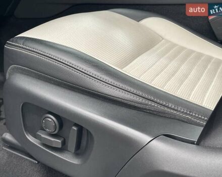 Белый Ленд Ровер Discovery Sport, объемом двигателя 2 л и пробегом 72 тыс. км за 37000 $, фото 17 на Automoto.ua