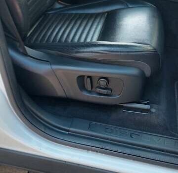 Белый Ленд Ровер Discovery Sport, объемом двигателя 2 л и пробегом 131 тыс. км за 27999 $, фото 63 на Automoto.ua