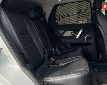 Білий Ленд Ровер Discovery Sport, об'ємом двигуна 2 л та пробігом 70 тис. км за 25000 $, фото 11 на Automoto.ua