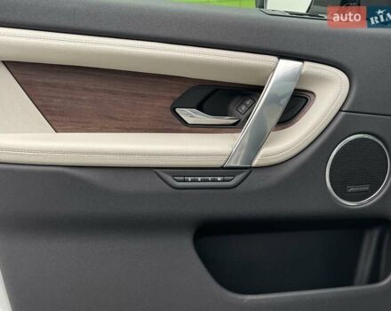 Белый Ленд Ровер Discovery Sport, объемом двигателя 2 л и пробегом 72 тыс. км за 37000 $, фото 21 на Automoto.ua