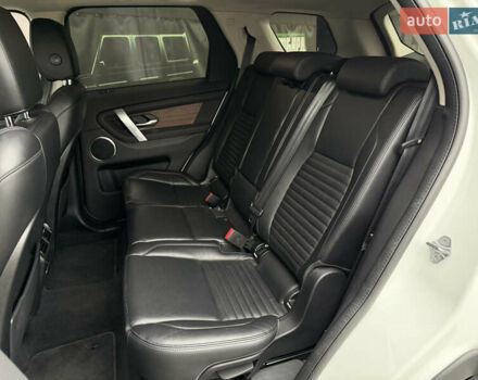 Белый Ленд Ровер Discovery Sport, объемом двигателя 2 л и пробегом 64 тыс. км за 31500 $, фото 26 на Automoto.ua