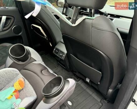 Белый Ленд Ровер Discovery Sport, объемом двигателя 2 л и пробегом 49 тыс. км за 42000 $, фото 10 на Automoto.ua