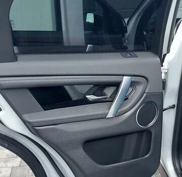 Белый Ленд Ровер Discovery Sport, объемом двигателя 2 л и пробегом 131 тыс. км за 27999 $, фото 43 на Automoto.ua