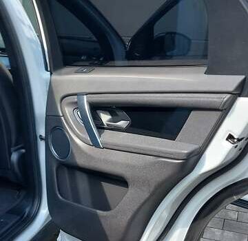 Белый Ленд Ровер Discovery Sport, объемом двигателя 2 л и пробегом 131 тыс. км за 27999 $, фото 58 на Automoto.ua
