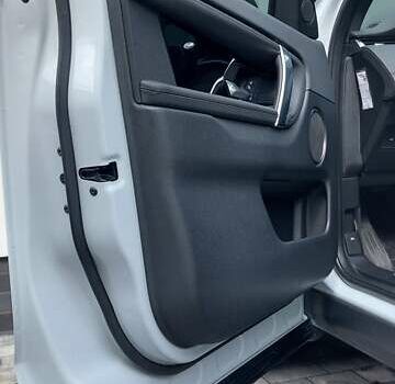 Белый Ленд Ровер Discovery Sport, объемом двигателя 2 л и пробегом 131 тыс. км за 27999 $, фото 46 на Automoto.ua