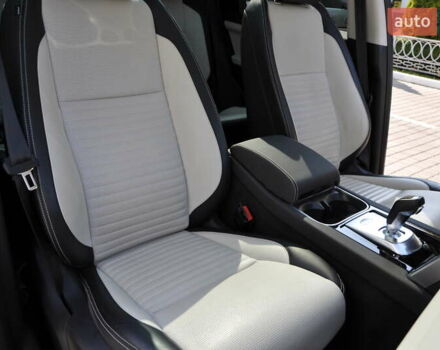 Білий Ленд Ровер Discovery Sport, об'ємом двигуна 2 л та пробігом 37 тис. км за 35000 $, фото 25 на Automoto.ua