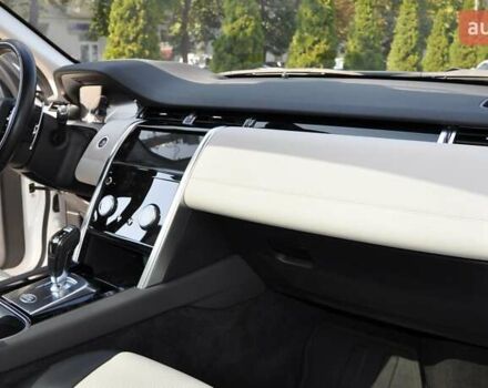 Білий Ленд Ровер Discovery Sport, об'ємом двигуна 2 л та пробігом 37 тис. км за 35000 $, фото 23 на Automoto.ua