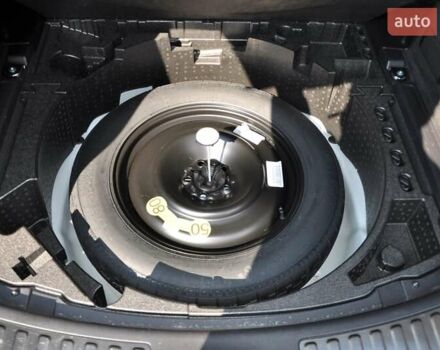 Білий Ленд Ровер Discovery Sport, об'ємом двигуна 2 л та пробігом 37 тис. км за 35000 $, фото 9 на Automoto.ua