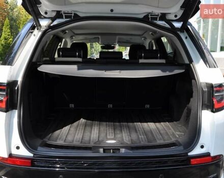 Білий Ленд Ровер Discovery Sport, об'ємом двигуна 2 л та пробігом 37 тис. км за 35000 $, фото 6 на Automoto.ua