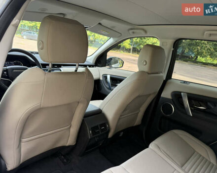 Белый Ленд Ровер Discovery Sport, объемом двигателя 2 л и пробегом 26 тыс. км за 39950 $, фото 24 на Automoto.ua