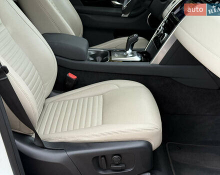 Белый Ленд Ровер Discovery Sport, объемом двигателя 2 л и пробегом 26 тыс. км за 39950 $, фото 21 на Automoto.ua