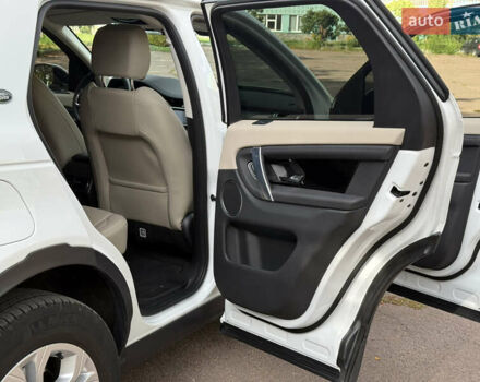 Белый Ленд Ровер Discovery Sport, объемом двигателя 2 л и пробегом 26 тыс. км за 39950 $, фото 26 на Automoto.ua
