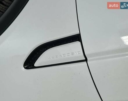 Белый Ленд Ровер Discovery Sport, объемом двигателя 2 л и пробегом 18 тыс. км за 42500 $, фото 3 на Automoto.ua