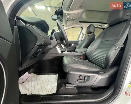Белый Ленд Ровер Discovery Sport, объемом двигателя 2 л и пробегом 18 тыс. км за 42500 $, фото 28 на Automoto.ua