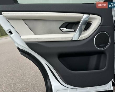 Белый Ленд Ровер Discovery Sport, объемом двигателя 1.5 л и пробегом 18 тыс. км за 65900 $, фото 20 на Automoto.ua