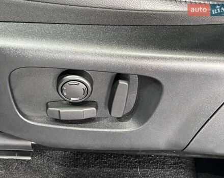 Белый Ленд Ровер Discovery Sport, объемом двигателя 2 л и пробегом 18 тыс. км за 39900 $, фото 16 на Automoto.ua