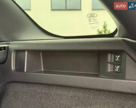 Черный Ленд Ровер Discovery Sport, объемом двигателя 2 л и пробегом 130 тыс. км за 18700 $, фото 60 на Automoto.ua