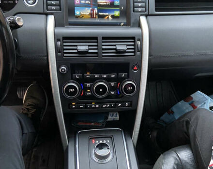 Черный Ленд Ровер Discovery Sport, объемом двигателя 2 л и пробегом 200 тыс. км за 16850 $, фото 11 на Automoto.ua
