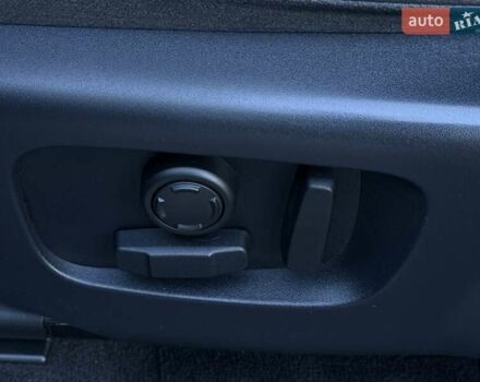 Черный Ленд Ровер Discovery Sport, объемом двигателя 2 л и пробегом 156 тыс. км за 20799 $, фото 39 на Automoto.ua