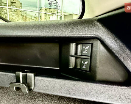 Черный Ленд Ровер Discovery Sport, объемом двигателя 2 л и пробегом 46 тыс. км за 33500 $, фото 55 на Automoto.ua