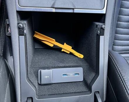 Чорний Ленд Ровер Discovery Sport, об'ємом двигуна 2 л та пробігом 76 тис. км за 37000 $, фото 10 на Automoto.ua