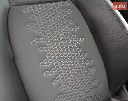 Черный Ленд Ровер Discovery Sport, объемом двигателя 2 л и пробегом 142 тыс. км за 23899 $, фото 146 на Automoto.ua