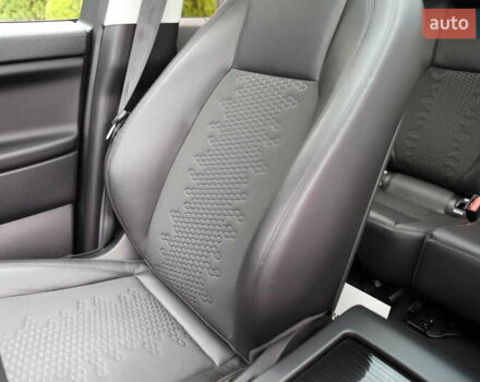 Черный Ленд Ровер Discovery Sport, объемом двигателя 2 л и пробегом 142 тыс. км за 23899 $, фото 116 на Automoto.ua