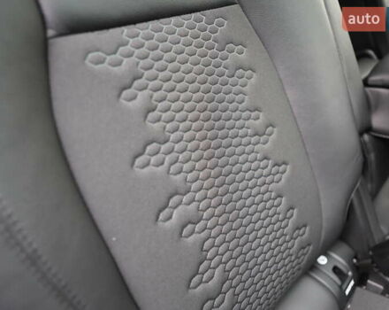 Черный Ленд Ровер Discovery Sport, объемом двигателя 2 л и пробегом 142 тыс. км за 23899 $, фото 161 на Automoto.ua