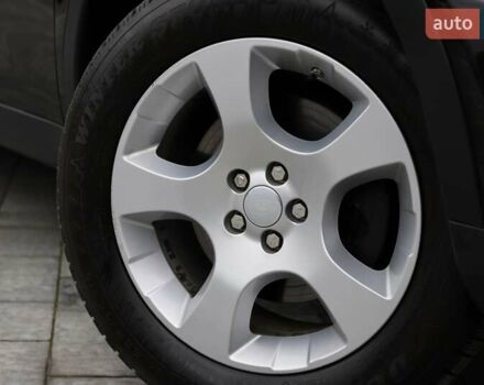 Черный Ленд Ровер Discovery Sport, объемом двигателя 2 л и пробегом 142 тыс. км за 23899 $, фото 51 на Automoto.ua