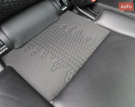 Черный Ленд Ровер Discovery Sport, объемом двигателя 2 л и пробегом 142 тыс. км за 23899 $, фото 160 на Automoto.ua