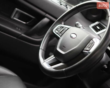 Черный Ленд Ровер Discovery Sport, объемом двигателя 2 л и пробегом 142 тыс. км за 23899 $, фото 143 на Automoto.ua